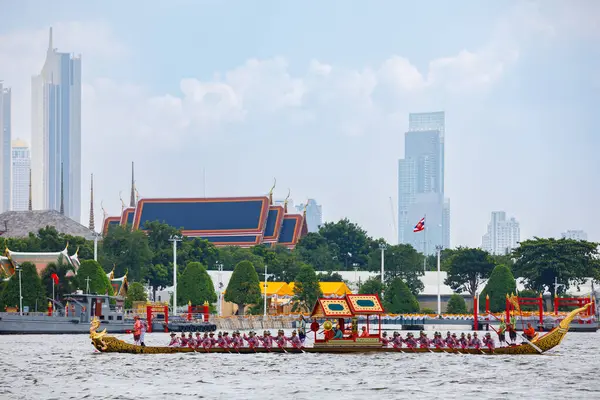 Chao Phraya Nehri 'ndeki Kraliyet Mavnası Tayland Kralı' nın taç giyme töreninde kullanılacak.