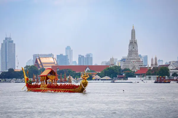 Chao Phraya Nehri 'ndeki Kraliyet Mavnası Tayland Kralı' nın taç giyme töreninde kullanılacak.