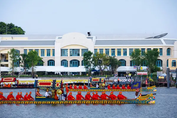 Chao Phraya Nehri 'ndeki Kraliyet Mavnası Tayland Kralı' nın taç giyme töreninde kullanılacak.