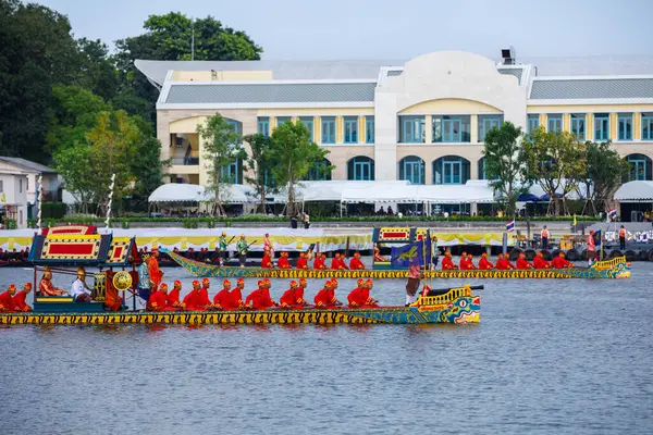 Chao Phraya Nehri 'ndeki Kraliyet Mavnası Tayland Kralı' nın taç giyme töreninde kullanılacak.