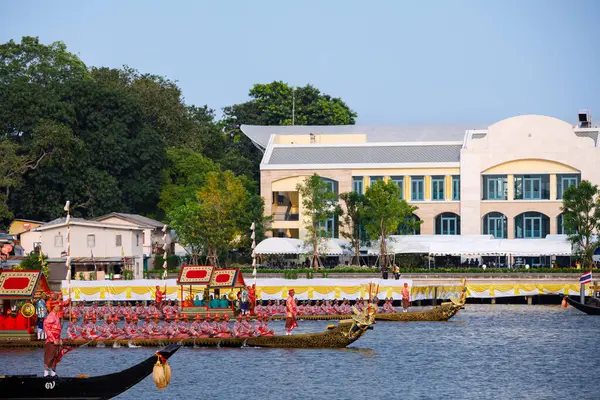 Chao Phraya Nehri 'ndeki Kraliyet Mavnası Tayland Kralı' nın taç giyme töreninde kullanılacak.