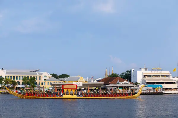 Chao Phraya Nehri 'ndeki Kraliyet Mavnası Tayland Kralı' nın taç giyme töreninde kullanılacak.