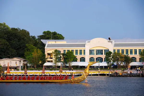 Chao Phraya Nehri 'ndeki Kraliyet Mavnası Tayland Kralı' nın taç giyme töreninde kullanılacak.