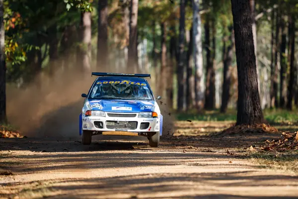 CHIANGMAI, THAILAND - 24 APR 2016: Chiang Mai, Tayland 'da arabasının pilotu bilinmiyor.