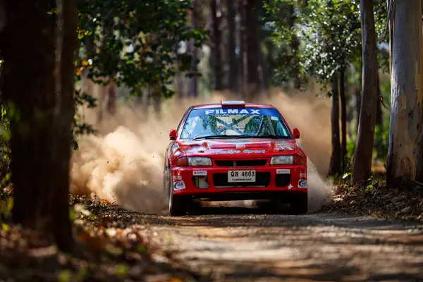 CHIANGMAI, THAILAND - 24 APR 2016: Chiang Mai, Tayland 'da arabasının pilotu bilinmiyor.