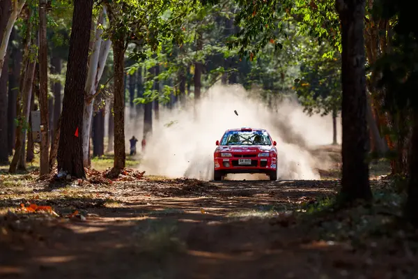 CHIANGMAI, THAILAND - 24 APR 2016: Chiang Mai, Tayland 'da arabasının pilotu bilinmiyor.