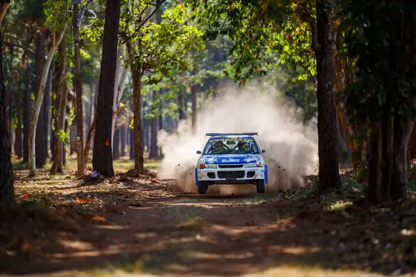 CHIANGMAI, THAILAND - 24 APR 2016: Chiang Mai, Tayland 'da arabasının pilotu bilinmiyor.