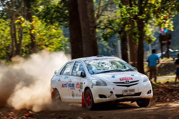 CHIANGMAI, THAILAND - 24 APR 2016: Chiang Mai, Tayland 'da arabasının pilotu bilinmiyor.