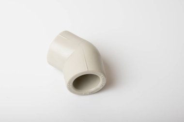 hafif PVC boru tee, hafif arka planda izole su için adaptör bağlantısı, yakın plan