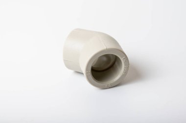 hafif PVC boru tee, hafif arka planda izole su için adaptör bağlantısı, yakın plan