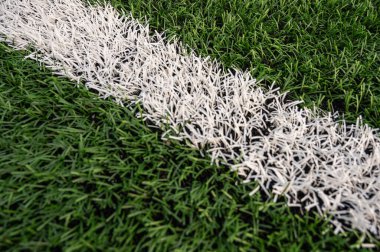 Futbol ve futbol sporları için yeşil çimen sahası arka planı, voleybol. Yeşil çimen deseni ve doku arkaplanı. Resmi kapat.