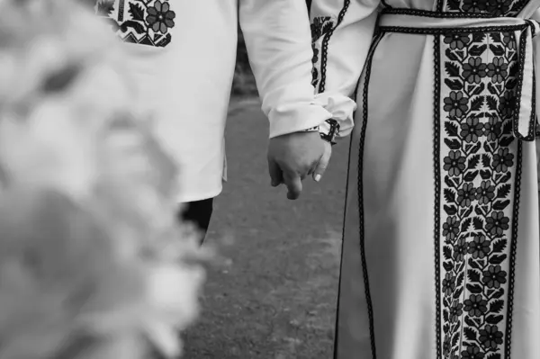 Black White Classic Photo Close View Young Couple Holding Hands — Stock Photo, Image