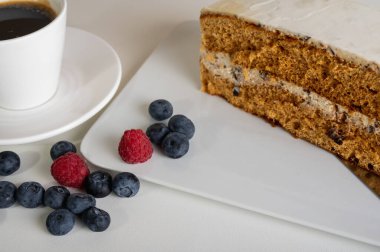 Bal keki, arka planda pasta, yazıtlar için yer. Lezzetli kekler, yemek