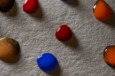 Işık tablosu, arka plan, arka plan, grafik arka plan üzerinde çok renkli su damlaları. Yakın çekim görünümü