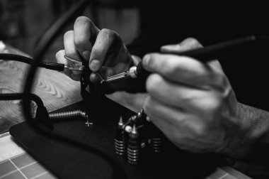 siyah ve beyaz fotoğraf, Frame, FPV yarış aracı çerçevesi, montaj, lehimleme, Ukrayna silahlı kuvvetleri için, masaüstü, yakın görüş araçları ile yüklenmiş