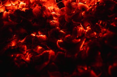 sıcak kırmızı kömür üst görünümü yakın arkaplan, düşük tuş