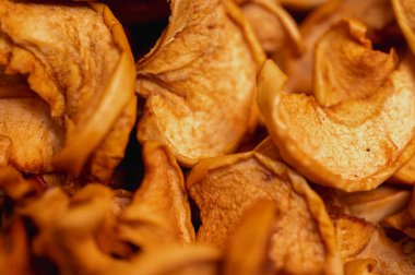 Pişirmek için dilimlenmiş elma, kurutmak için arkaplan.