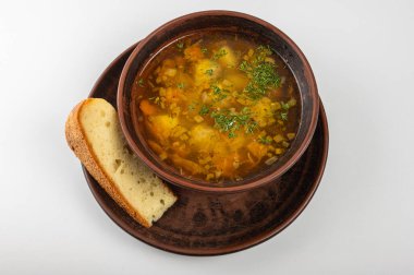 Ekşi krema ve taze dereotuyla servis edilen ve yanında bir dilim ev yapımı ekmek ile birlikte kırsal bir kase içinde geleneksel Ukrayna borş çorbası. Klasik Slav mutfağı ve konforlu yiyecekler