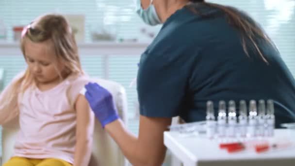 Infermiera Donna Medico Vaccinare Bambino Concetto Programma Vaccinazione Vaccinazione Bambini — Video Stock