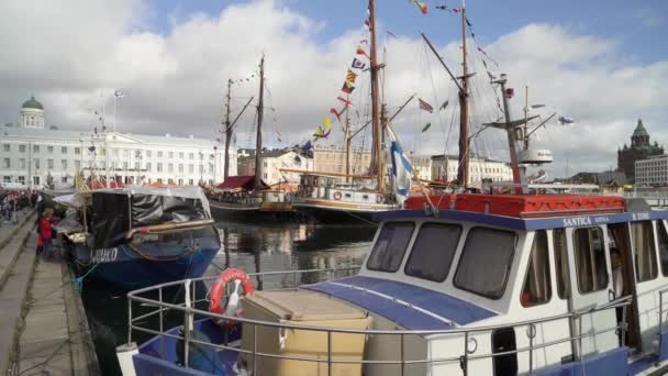 Helsinki Φινλανδία Nov 2022 Πολλοί Αγοραστές Και Αλιευτικά Σκάφη Στην — Αρχείο Βίντεο