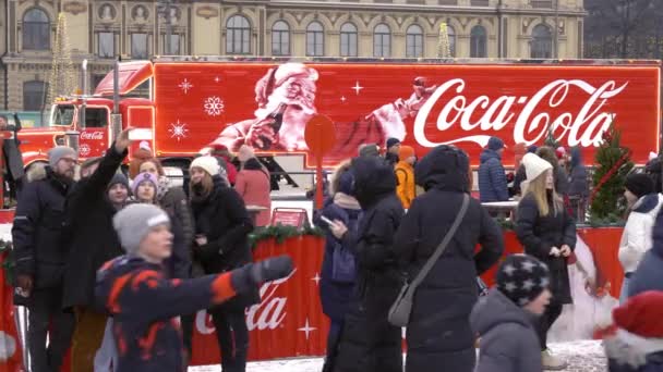 Helsinki Finlandia Dic 2022 Camión Navidad Coca Cola Visitando Helsinki — Vídeos de Stock