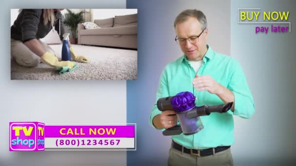 Профессиональный Продавец Убеждает Клиента Купить Новый Уникальный Пылесос Сетевая Реклама — стоковое видео