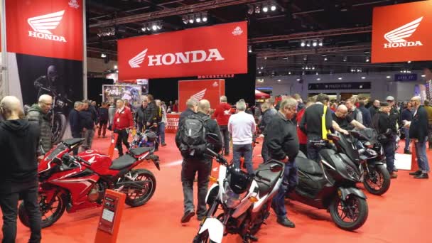 芬兰赫尔辛基 2023年3月3日 在北欧国家最大的摩托车展上 摩托车 轻便摩托车 摩托车 骑马装备 零配件和许多人参加了Mp23摩托车展 Honda Pavilion — 图库视频影像