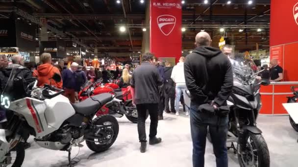 Helsinki Finland Feb 2023 Ducati Pavilion 在北欧国家最大的摩托车展览会上 摩托车 轻便摩托车 摩托车 — 图库视频影像