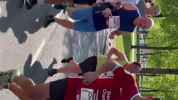 Göteborg Szwecja Maja 2023 Uczestnicy Słynnego Półmaratonu Göteborgu Biegają Ulicami — Wideo stockowe