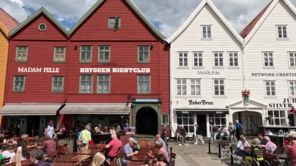 Bergen Norge Juni 2023 Hanseatiske Trebygninger Bergen Inkludert Unescos Verdensarvliste – stockvideo