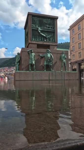 Bergen Norway Jun 2023 Sailors Monument Torgallmenningen Main Square Centre — Vídeo de stock