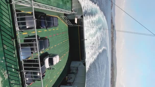 Sandvik Halhjem Noruega Junio 2023 2016 Barco Ferries Cargando Coches — Vídeo de stock
