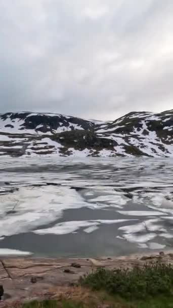 Альпийские Озера Норвегии Круглый Год Покрыты Льдом Горный Пейзаж Озера — стоковое видео