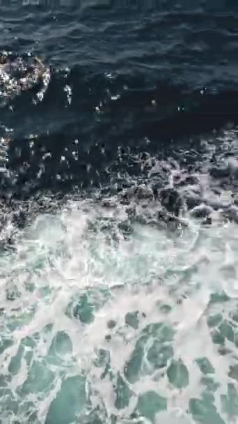 Прокидання Від Поромного Човна Хвилі Піна Блакитна Вода Брижі Океані — стокове відео