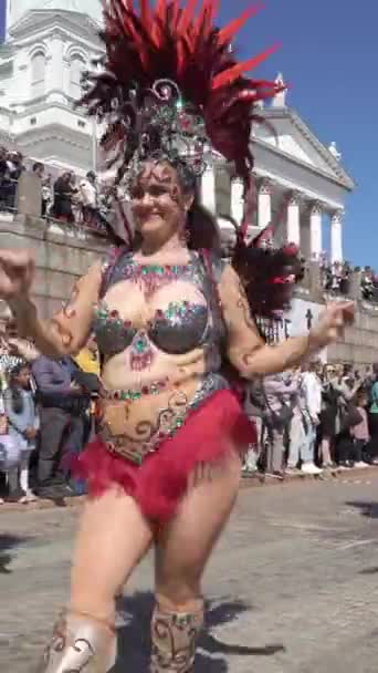Helsinki Finland Juni 2023 Traditionele Zomer Helsinki Samba Carnaval Vrouw — Stockvideo