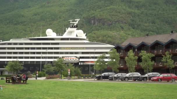 Flam Norge Juni 2023 Lyxkryssningsfartyget Scenic Eclipse Dockas Flame Ett — Stockvideo
