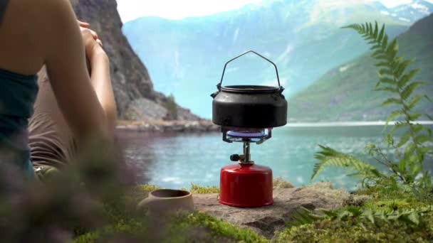 Cocinar Hacer Café Quemador Portátil Gas Camping Con Cilindro Gas — Vídeos de Stock