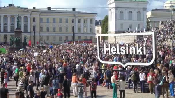 Helsinki Finnország 2023 Szeptember Egy Nagy Rasszista Tüntetés Helsinkiben Több — Stock videók