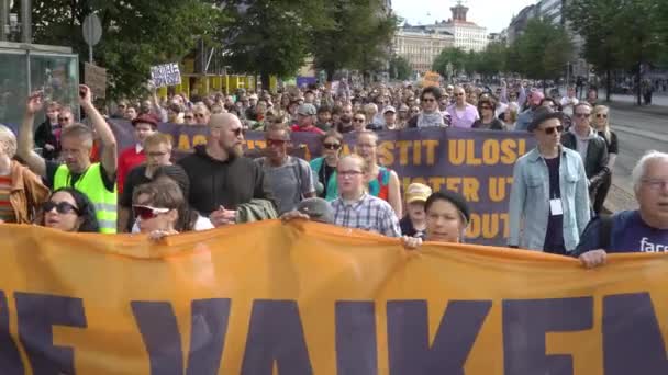 Helsinki Eylül 2023 Irkçılık Karşıtı Büyük Bir Gösteri Yapıldı 000 — Stok video