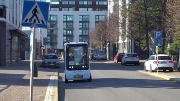 Finlandiya Helsinki Ekim 2021 Otomatik Insansız Kamu Otobüsü Sabit Bir — Stok video