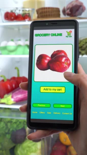 Imagem Verticalmente Orientada Encomendar Alimentos Line Usando Smartphone App Close — Vídeo de Stock