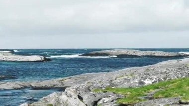 Norveç 'in batısındaki Atlantik Okyanusu kıyısında Bud adlı balıkçı köyünün yakınında..