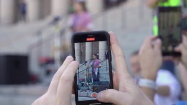 Helsinki, Finlandiya - 25 Haziran 2024: İsveçli çevreci eylemci Greta Thunberg, Finlandiya 'da Elokapina adlı eylemcilerin şehir merkezinde gerçekleştirdikleri protesto eyleminde yer alıyor.