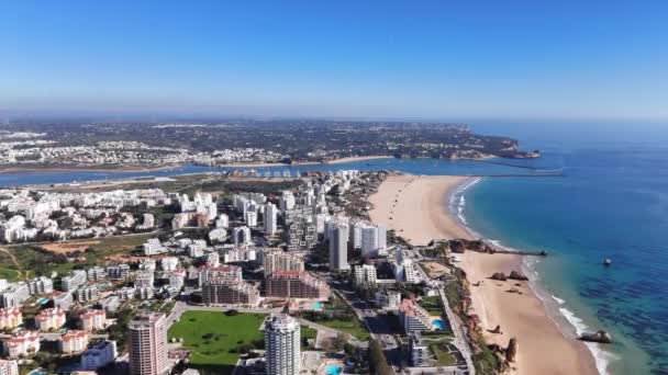Portimao Tatil Köyünün Ünlü Plajlarının Havadan Panoramik Manzarası Algarve Bölgesi — Stok video
