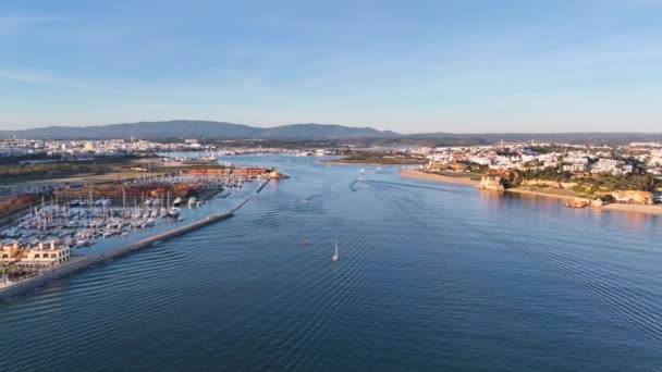 Vuelo Sobre Marina Portimao Desembocadura Del Río Arade Sur Portugal — Vídeo de stock