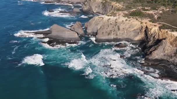 Pohled Vlny Narážející Skály Odecixe Mar Beach Západně Portugalska — Stock video