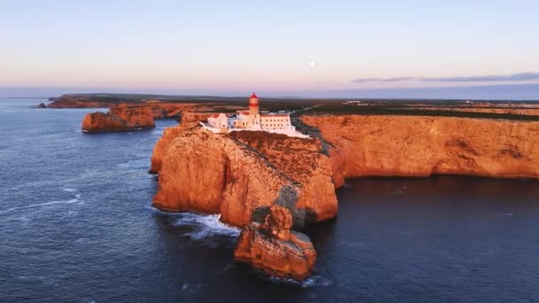 サンビセンテの灯台と要塞遺跡の海からの空中眺望 サグレス ポルトガル — ストック動画