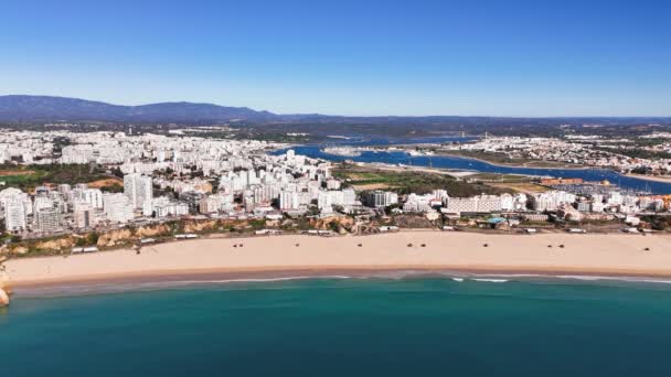 图片说明了葡萄牙普拉亚 达罗沙和波蒂毛市的全景 — 图库视频影像