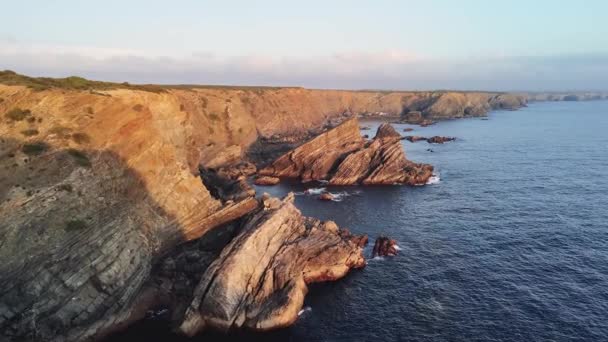 Πτήση Πάνω Από Οδοντωτούς Βράχους Και Βράχια Ηλιοβασίλεμα Φυσικό Πάρκο — Αρχείο Βίντεο