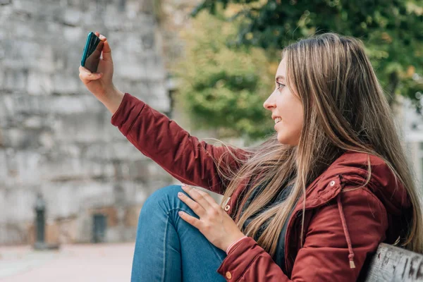 Girl Student Park Mobile Phone Making Selfie — Foto Stock
